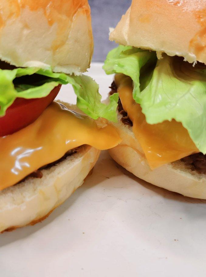 不输给牛肉的猪肉汉堡肉饼