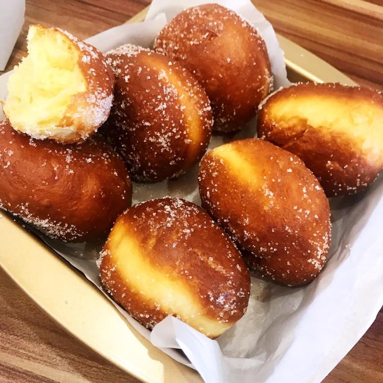 好吃到哭泣的甜甜圈VANILLA CREAM-FILLED DOUGHNUTS