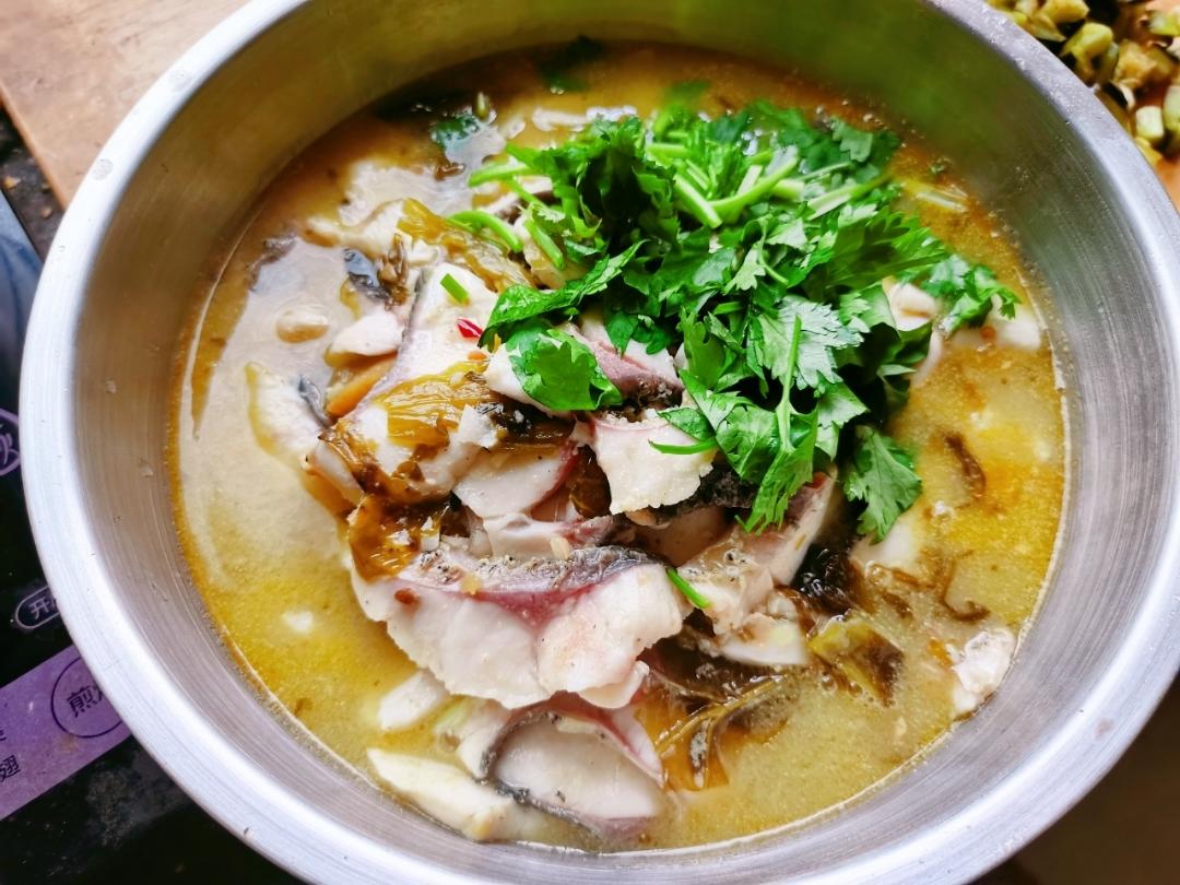 〈酸菜鱼〉，汤都能喝掉。欣小厨 😉