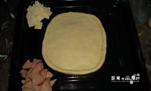 homemade薄脆香肠芝士披萨的做法 步骤2