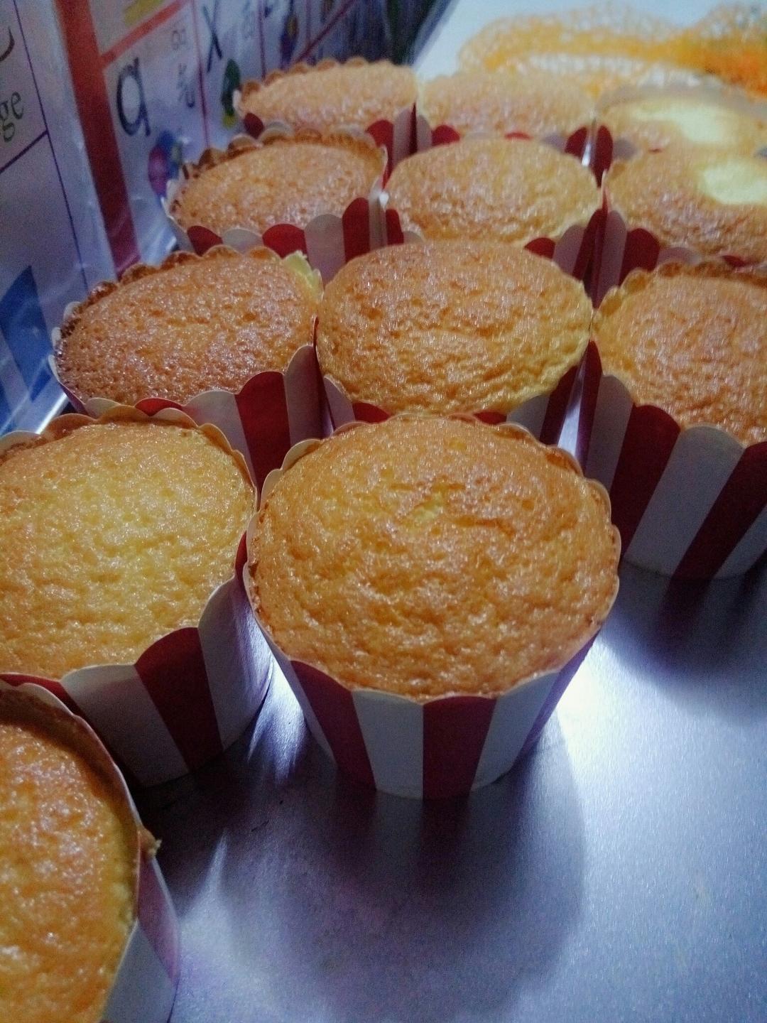 软绵绵戚风纸杯蛋糕