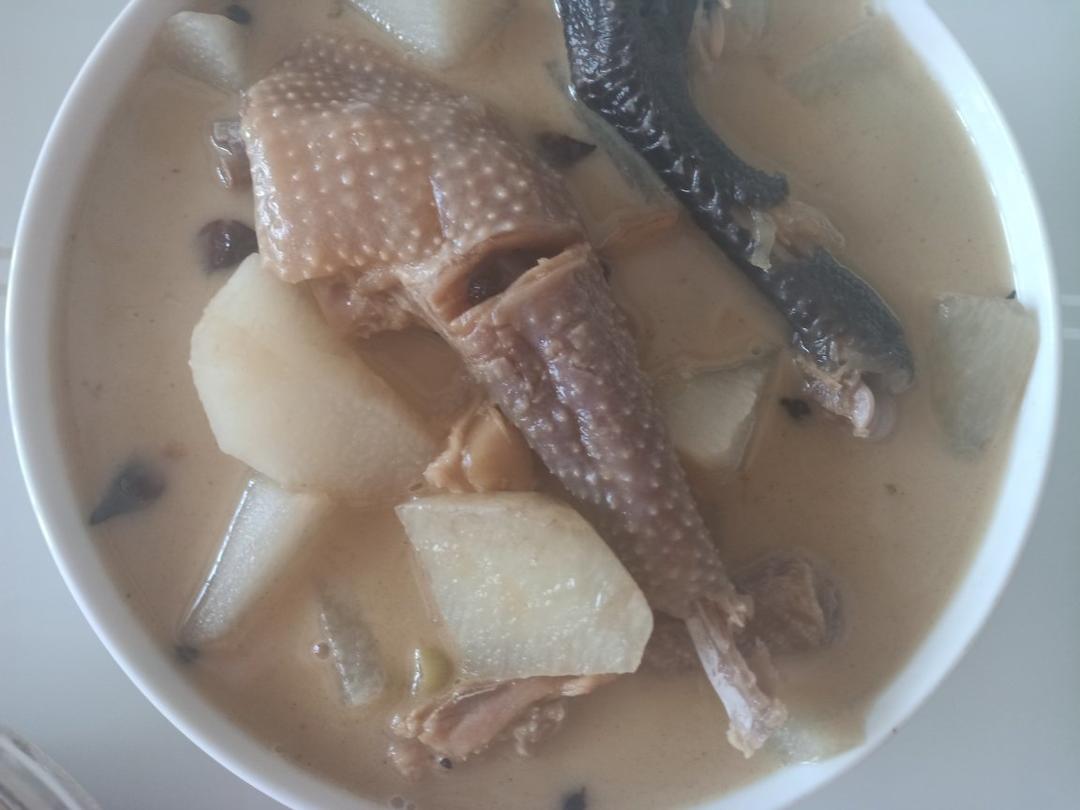 腊鸡子萝卜汤