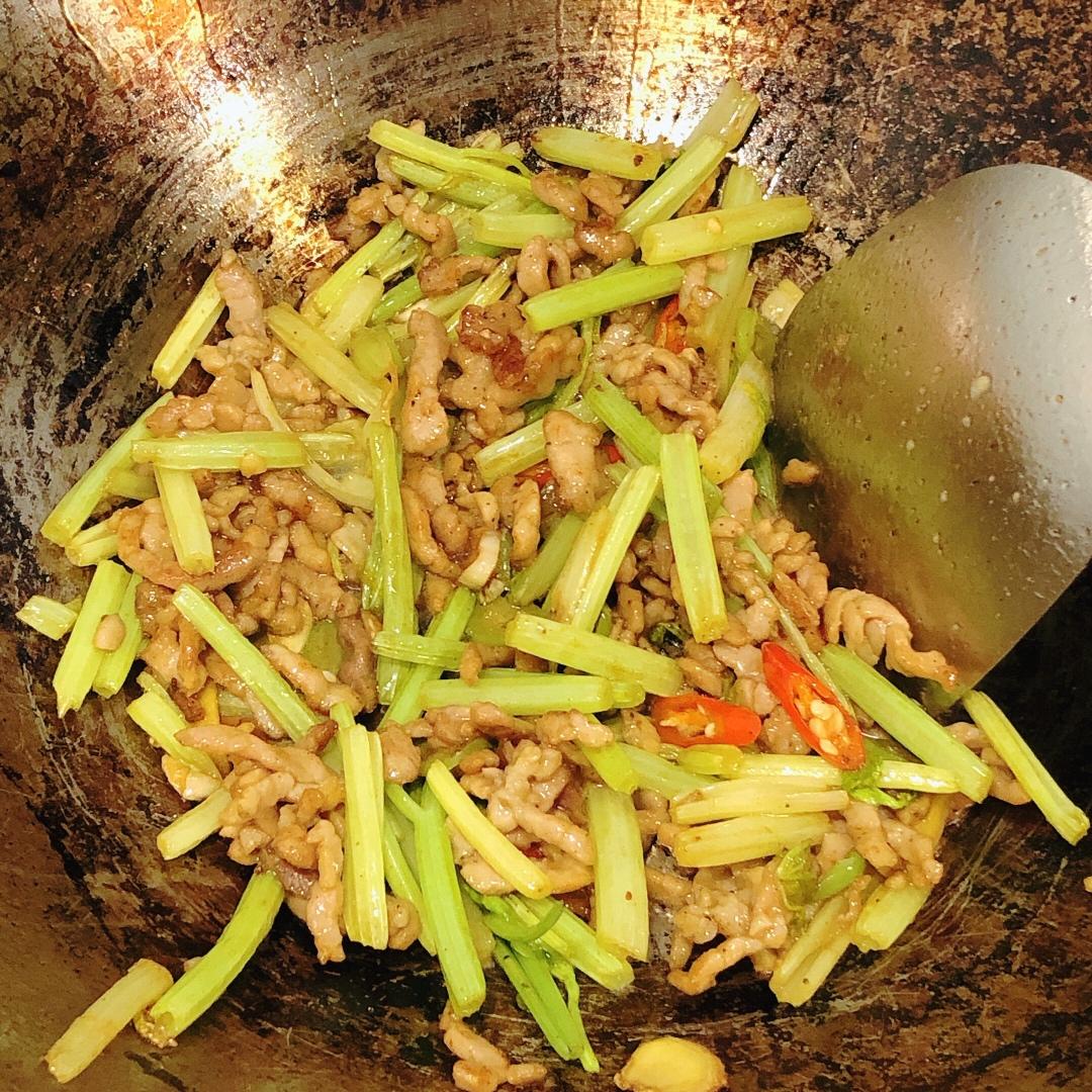 芹菜炒肉