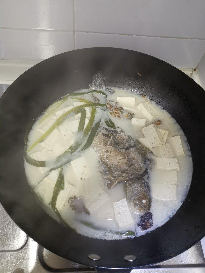 鲫鱼豆腐汤