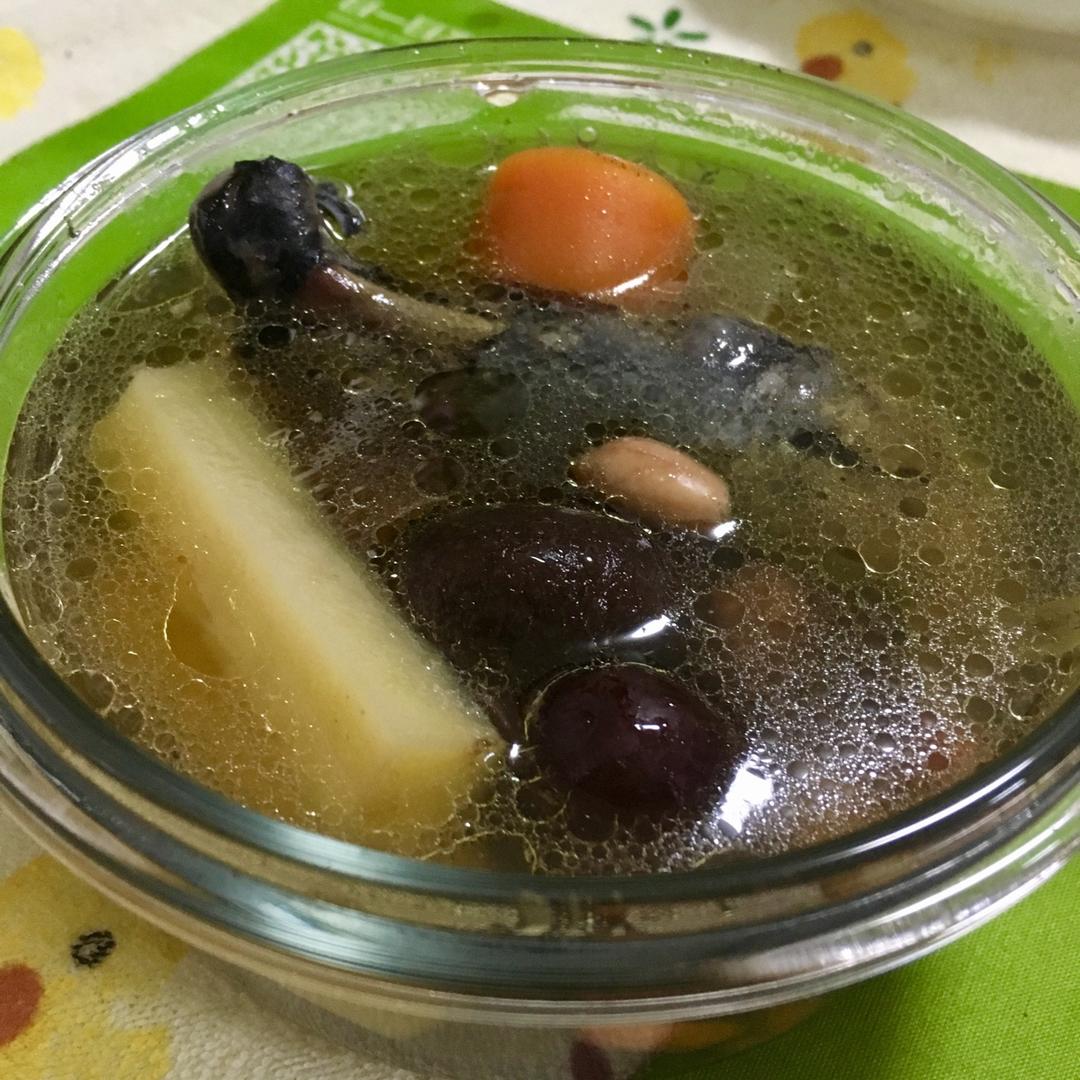 乌骨鸡煲汤