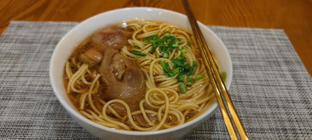 狂飙的【猪脚面】与你共享！