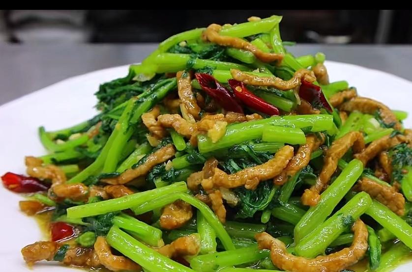 茼蒿炒肉的做法