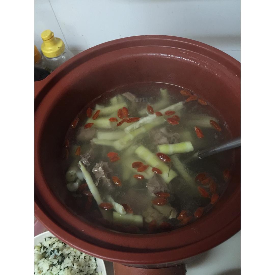 笋干老鸭汤