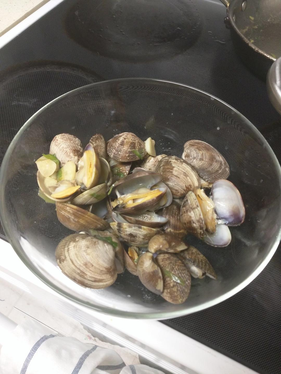 蒜香炒花甲