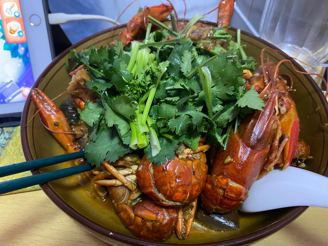 蒜香小龙虾，汤汁可以拌面哦