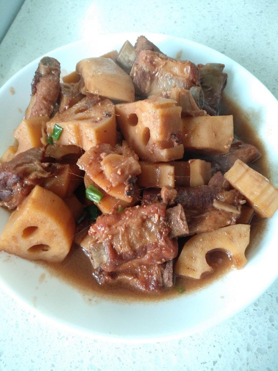南乳莲藕煮排骨