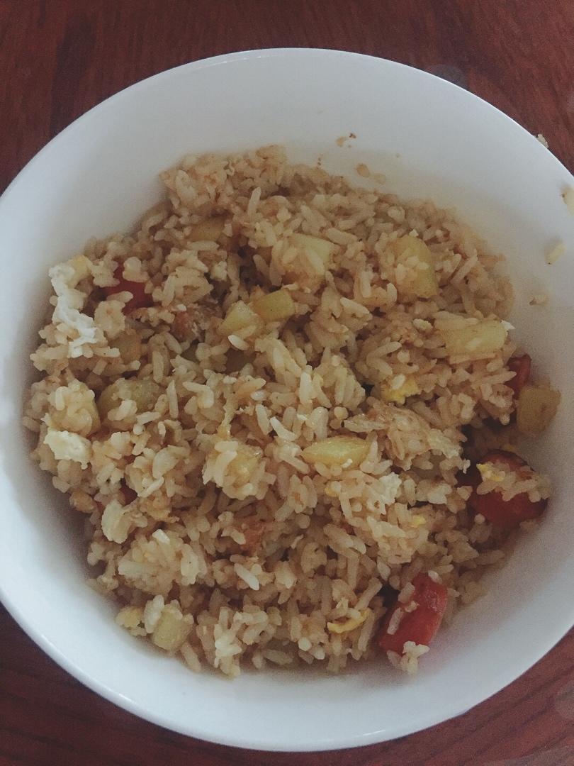 邻居抢着来我家吃土豆香肠炒饭，原来这么香！