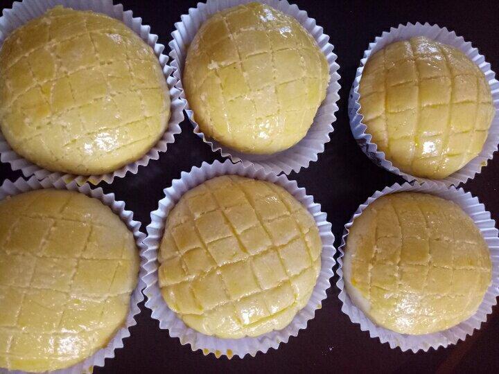 好吃到炸裂的港式菠萝包（附带制作酥皮的小视频）