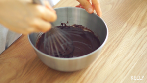双重巧克力浓郁卷/香香香香···香喷喷的巧克力卷~/烘焙视频蛋糕篇10「中卷」的做法 步骤14
