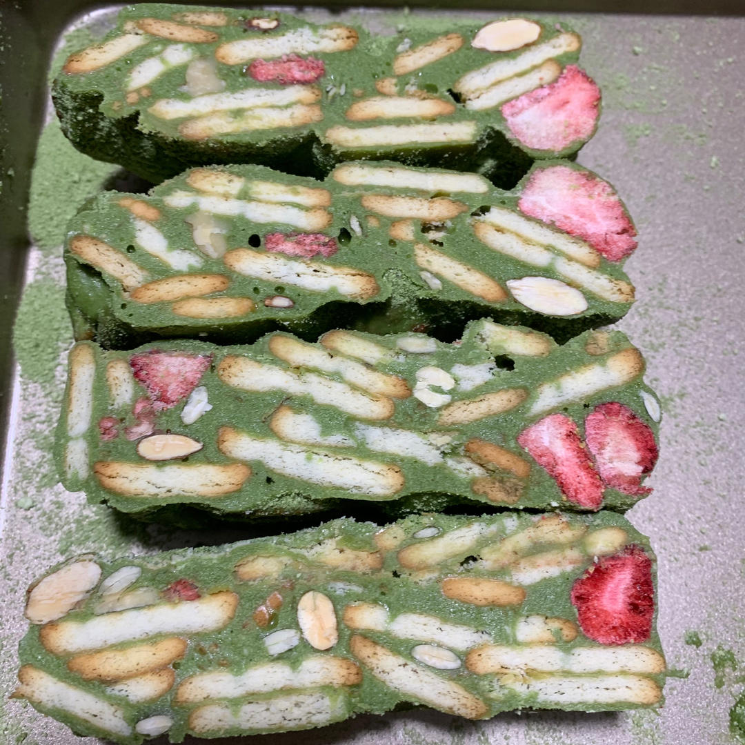 抹茶草莓雪花酥