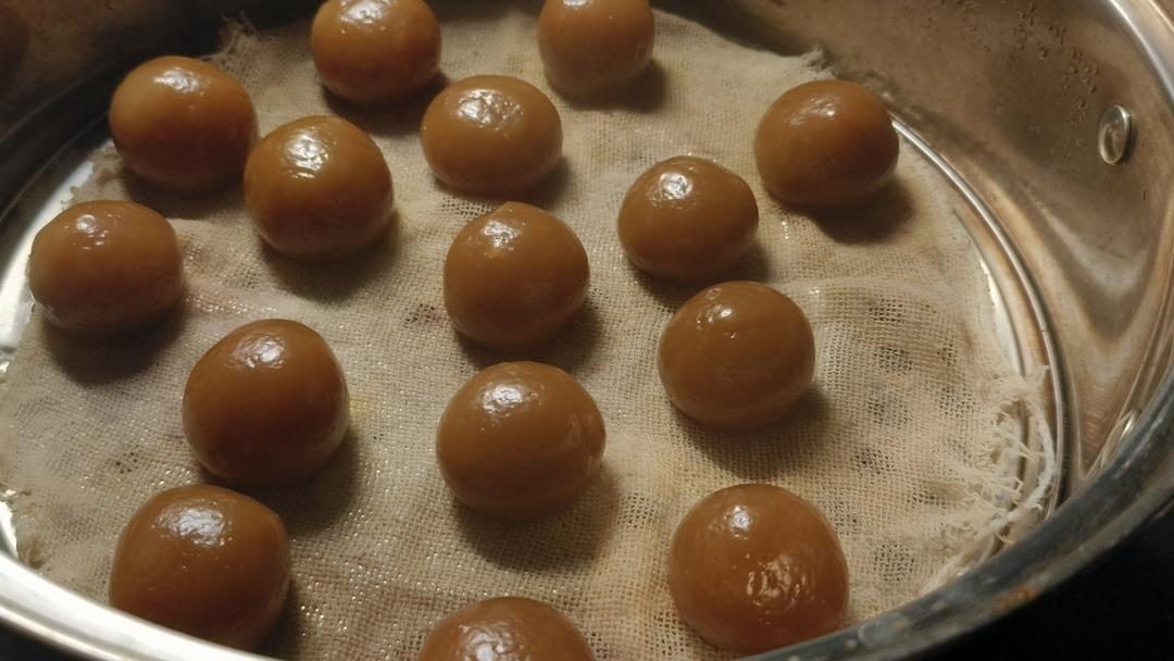 宁波特色小吃---灰汁团