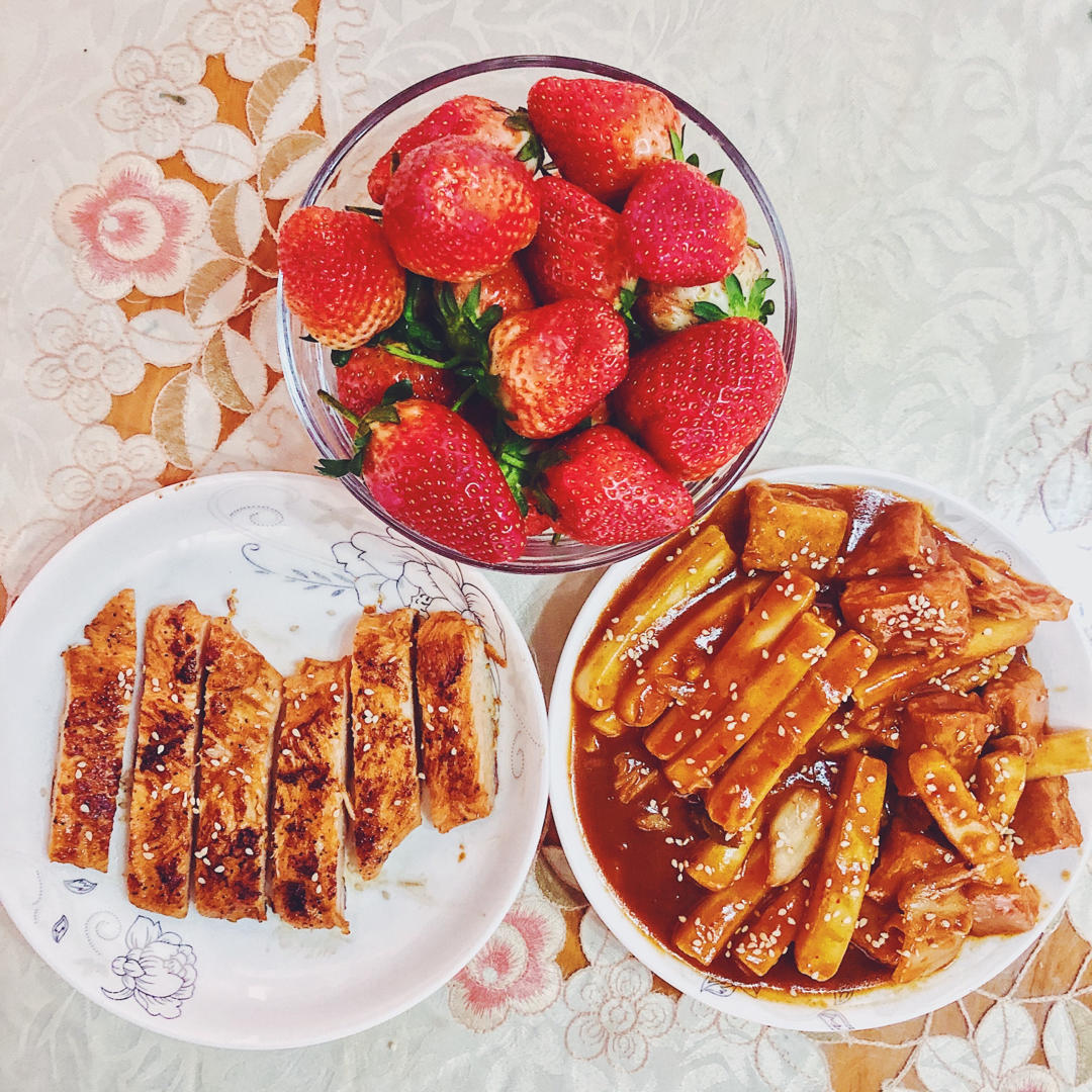 酸甜辣白菜炒年糕&鱼饼