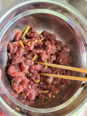 香辣下饭：青尖椒炒牛里脊肉的做法 步骤4