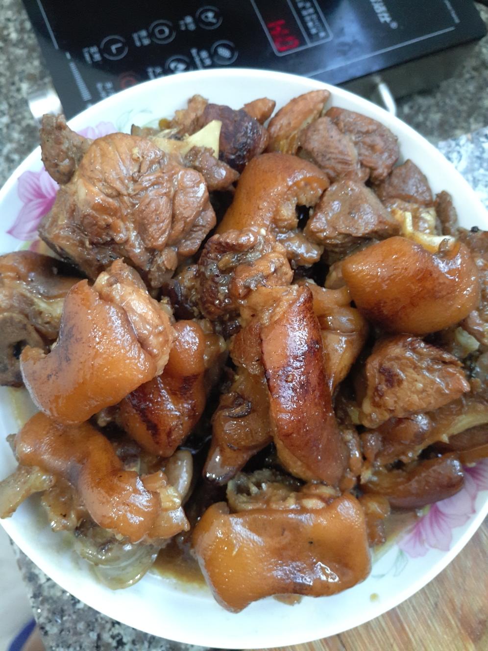 啤酒焖猪脚的做法