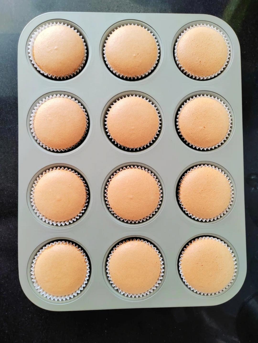 完美戚風杯子蛋糕（一定不会开裂的方法）