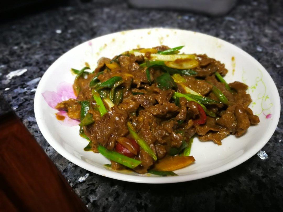 厨师长教你：“葱爆牛肉”的家常做法，葱香味浓郁先收藏起来