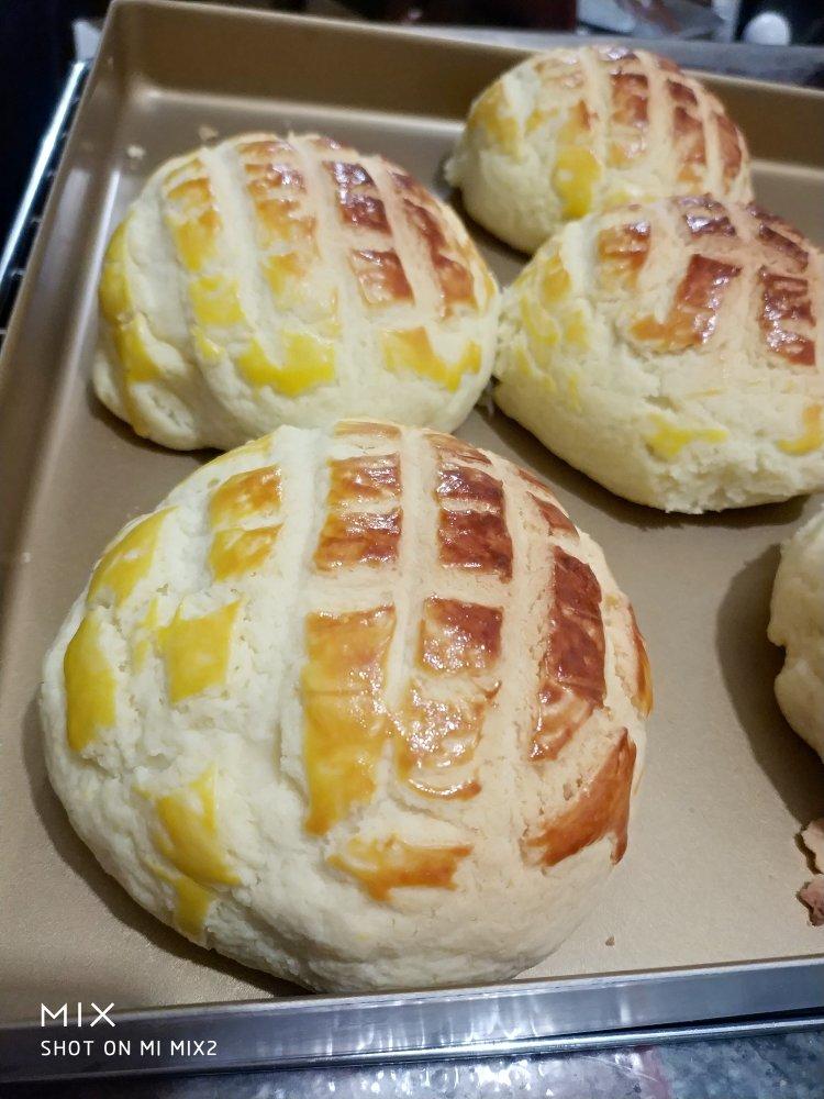 好吃到炸裂的港式菠萝包（附带制作酥皮的小视频）