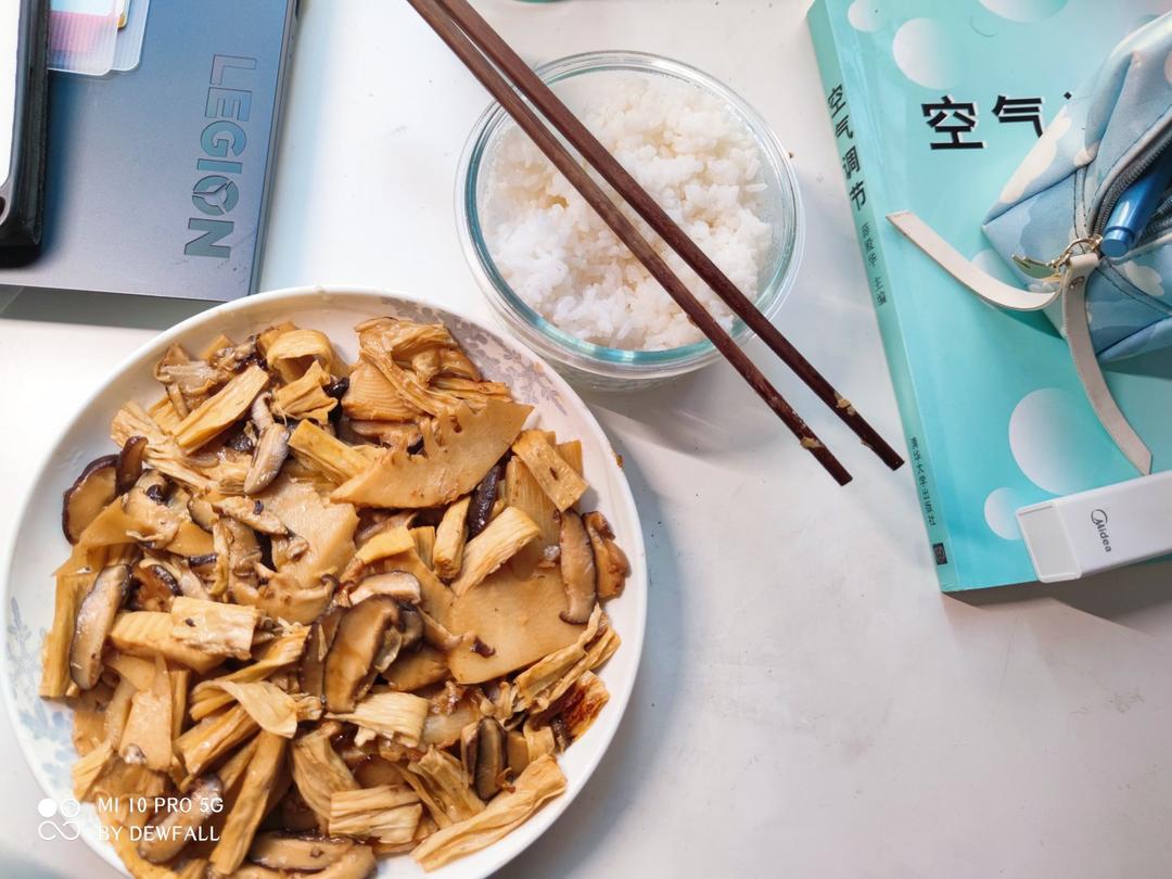 素菜也下饭：烧三鲜（香菇冬笋腐竹）