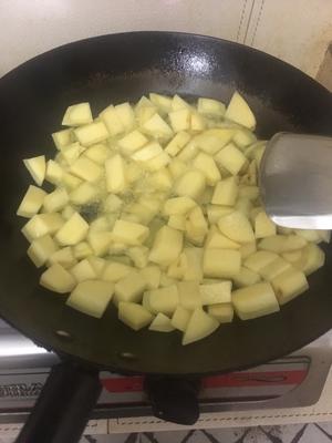 黑暗料理-炸土豆的做法 步骤1