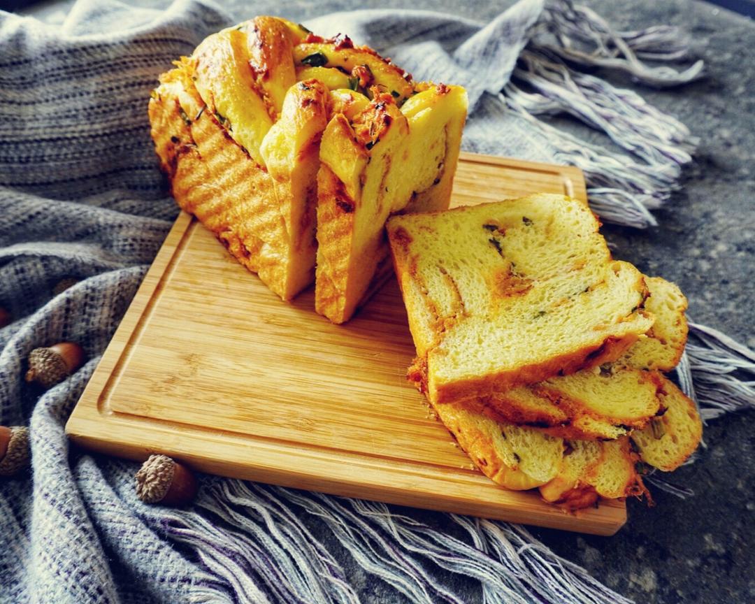 奶香浓郁的肉松吐司