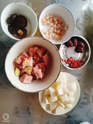 教你做汤色奶白的干贝萝卜排骨汤的做法 步骤1