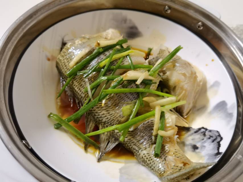 清蒸鲈鱼，三步搞定！