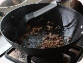 【三岛厨房】野生菌肉酱拌面的做法 步骤3