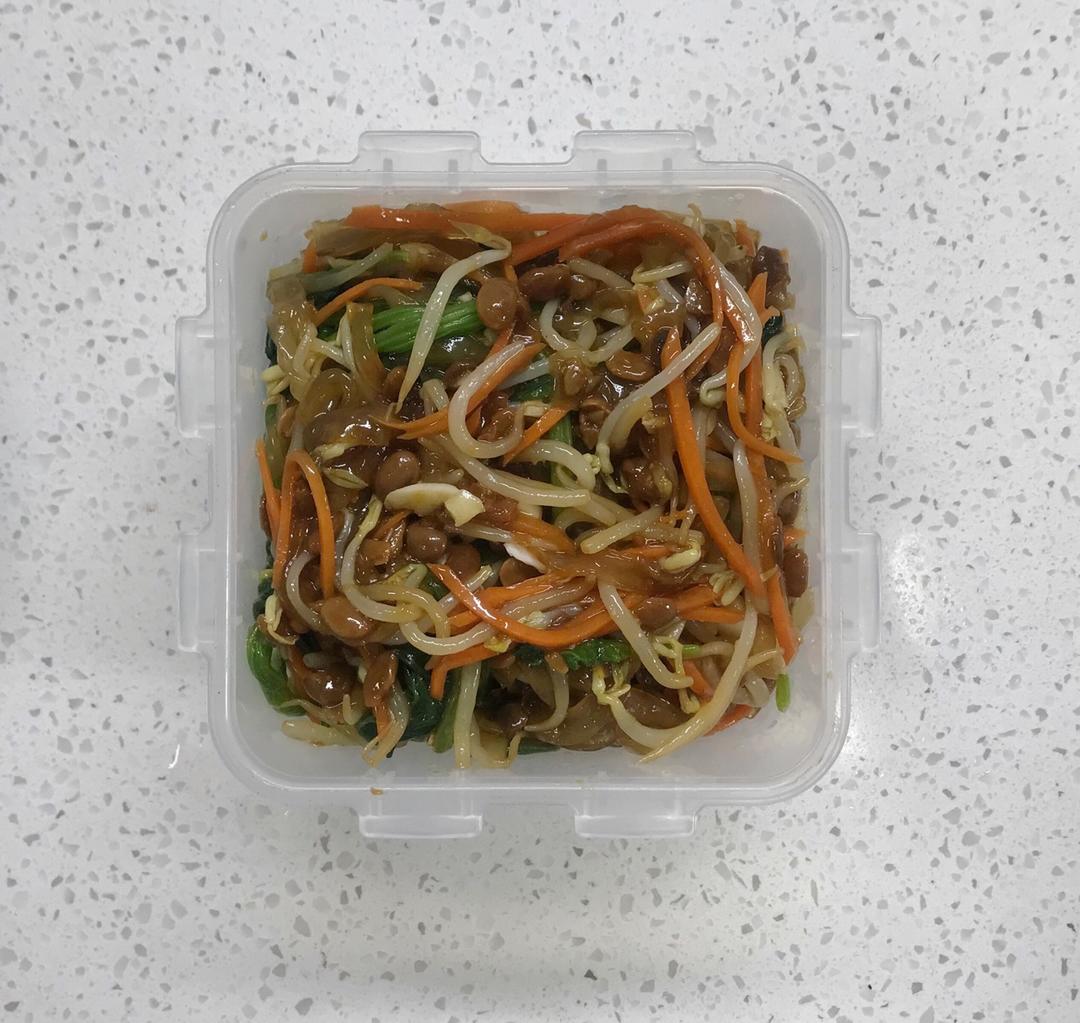 酸辣菠菜豆芽拌红薯粉