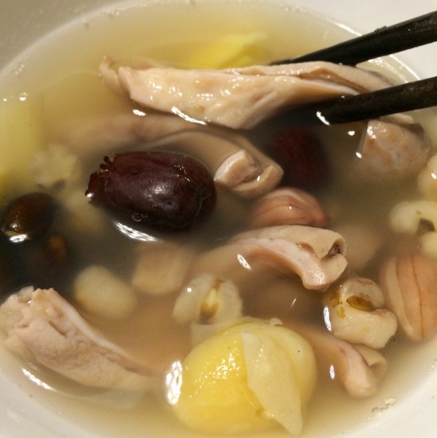 薏米黑豆花生红枣白果猪肚汤