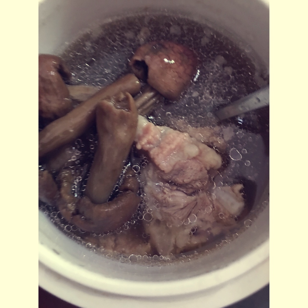 红菇排骨汤