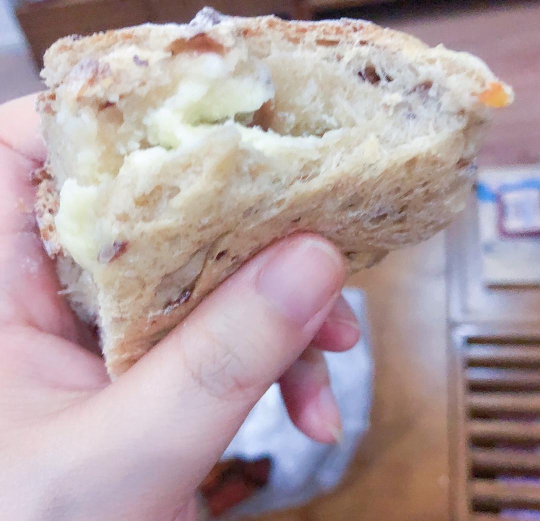 全麦蔓越莓乳酪软欧包