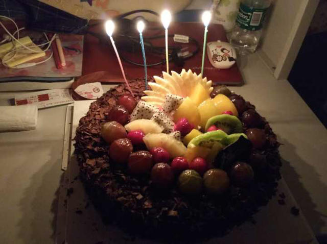 院长要安静吃土