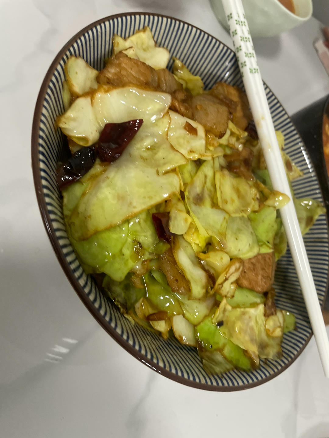 包菜这样炒才下饭，又香又好吃，次次做都光盘