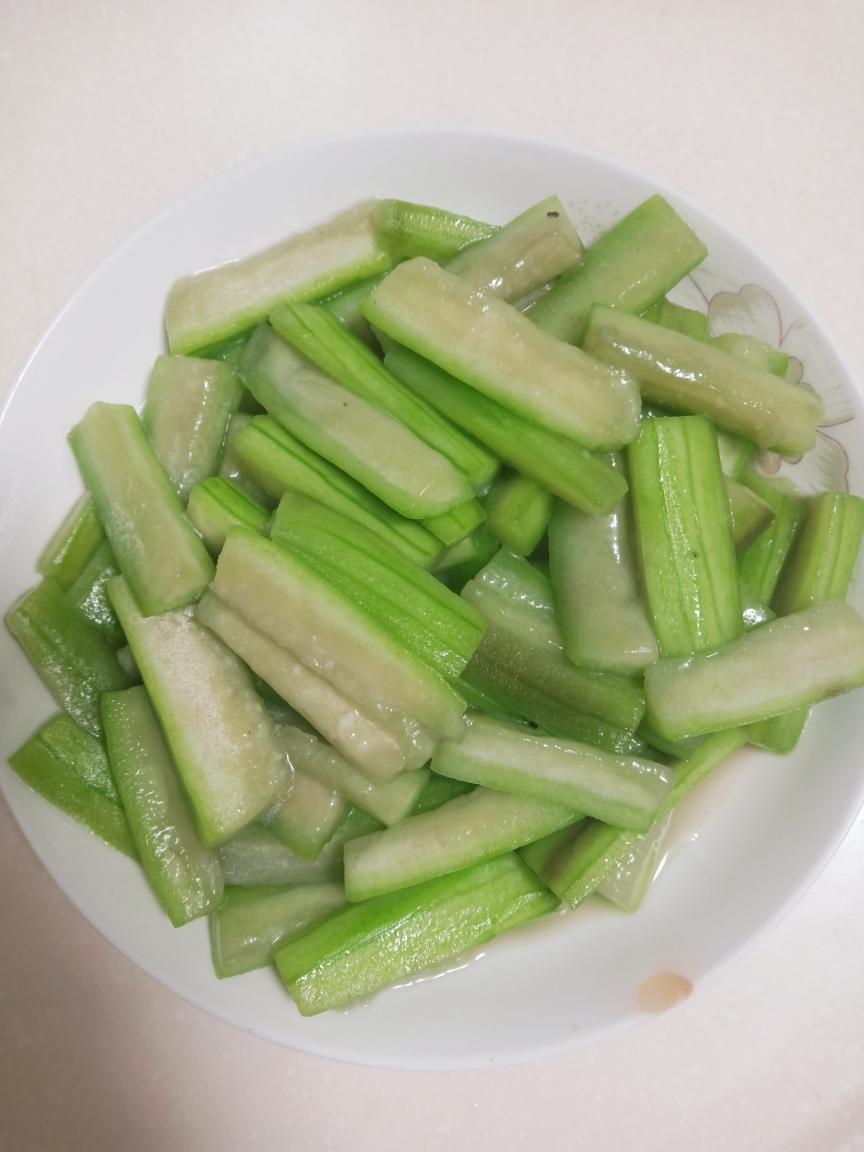 素炒丝瓜|这样做绝了！简单又好吃！