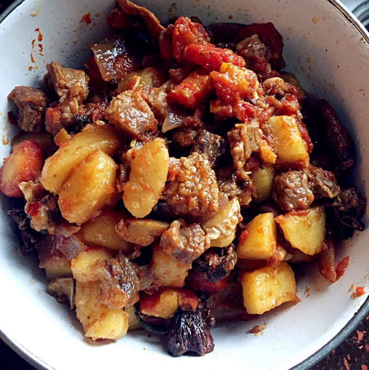 胡萝卜土豆烧牛腩