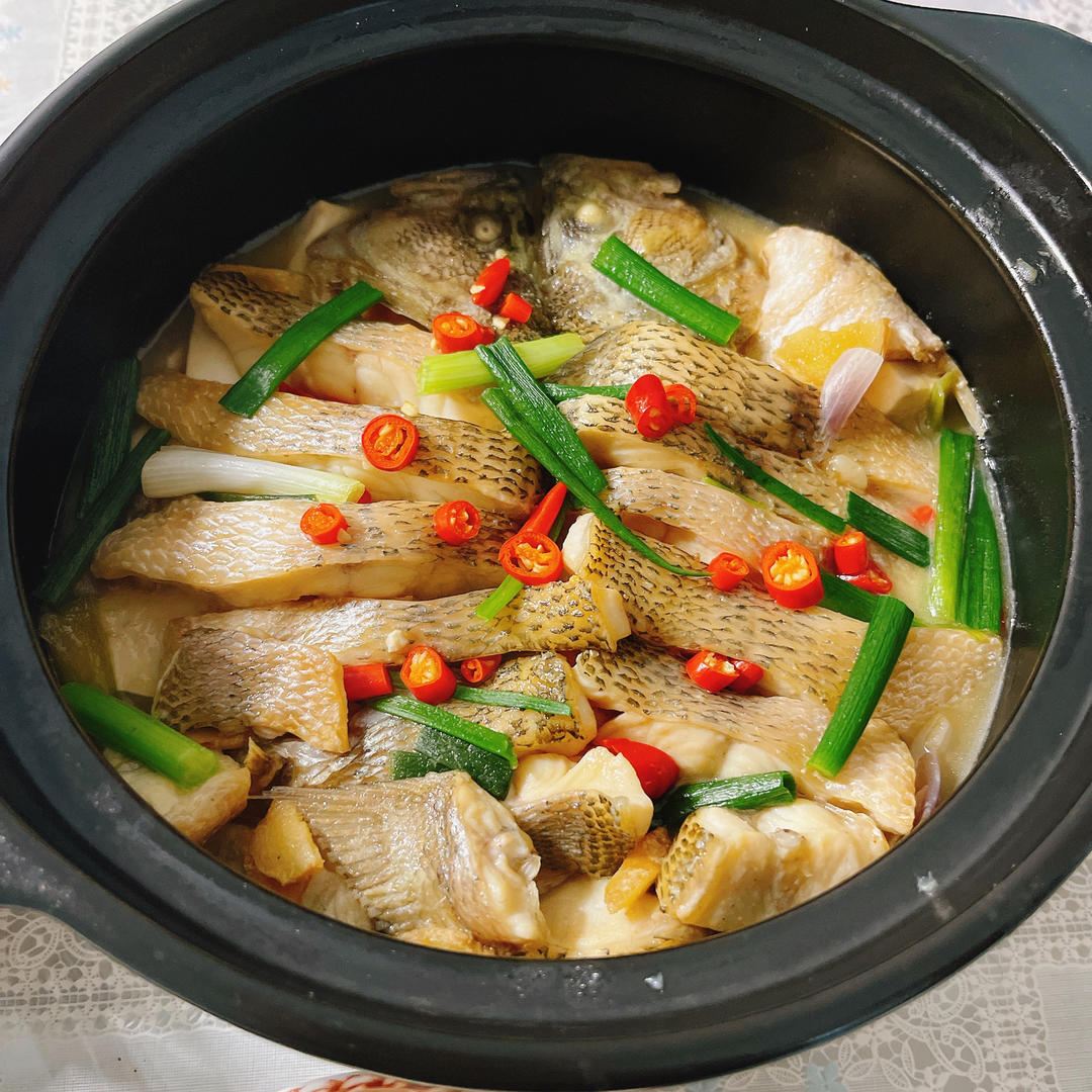 鲜嫩豆腐鲈鱼煲