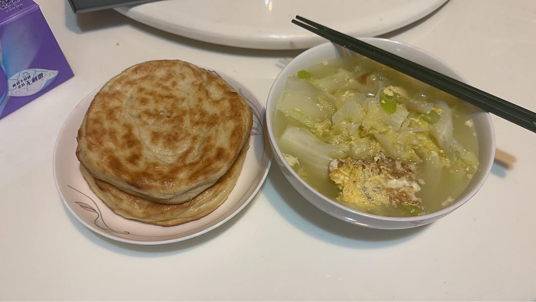 奶白色的白菜鸡蛋汤