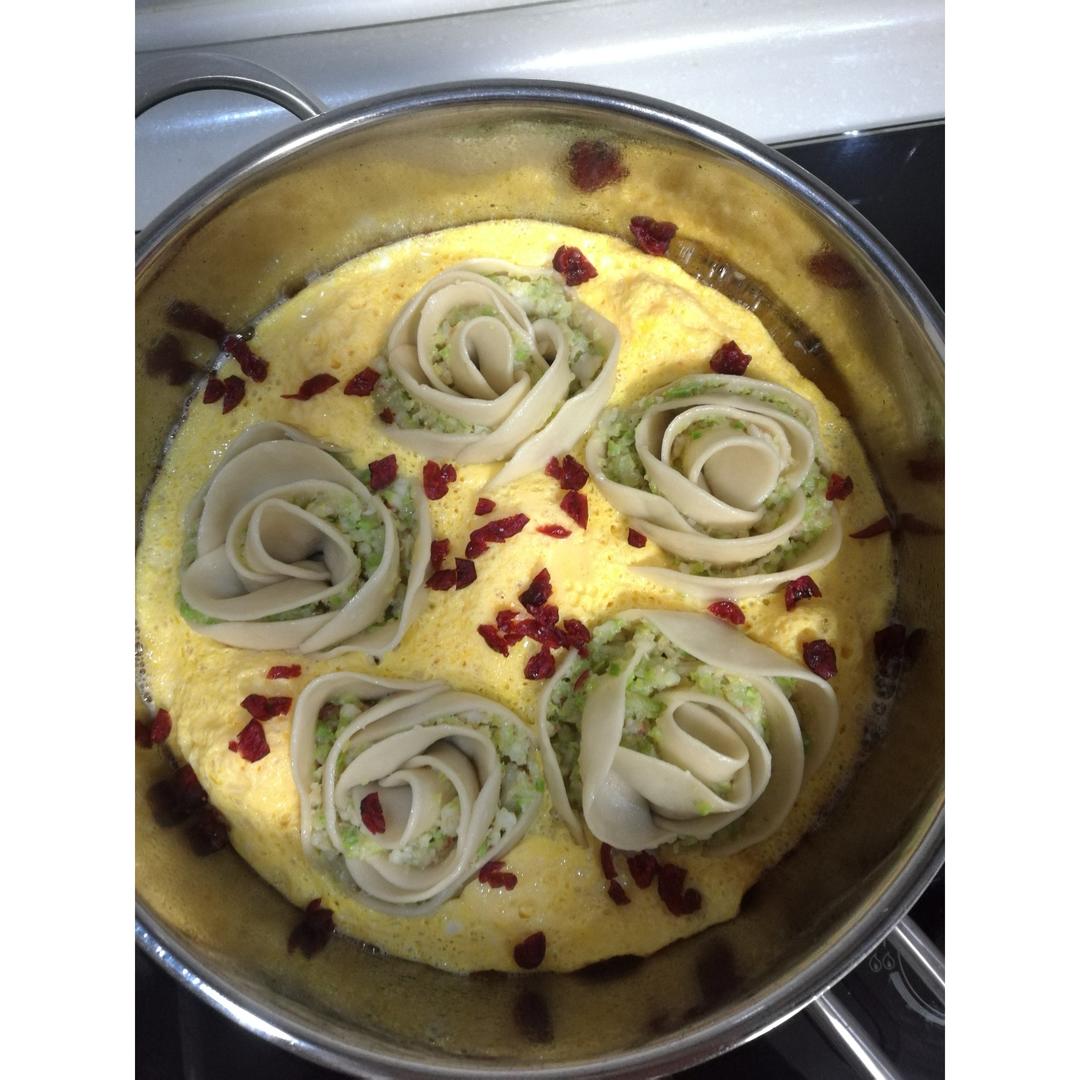 玫瑰花抱蛋煎饺