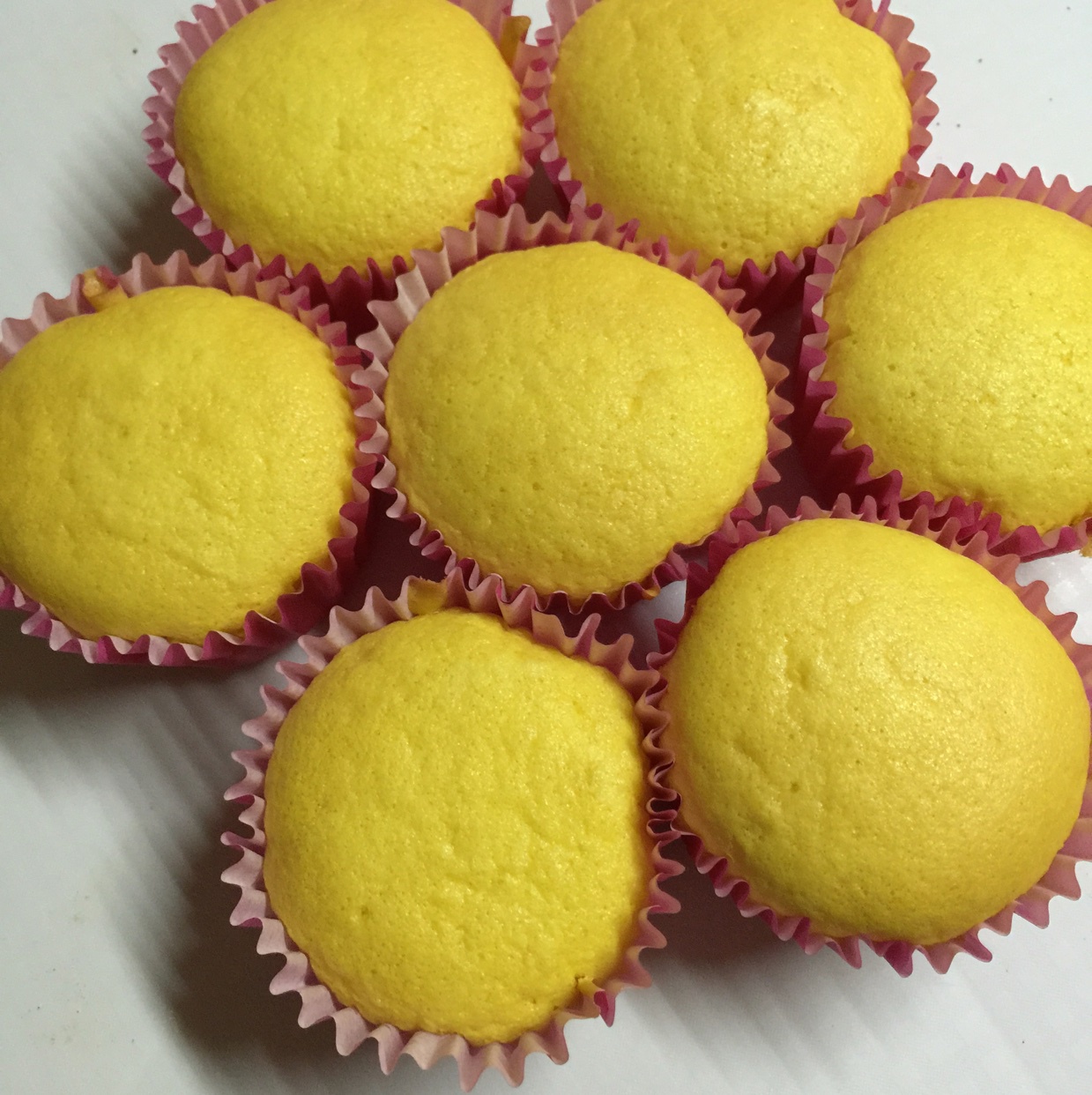 蛋糕 老式鸡蛋糕 小周颖xd做的老式鸡蛋糕 赞 鸡蛋,白糖,低筋面粉