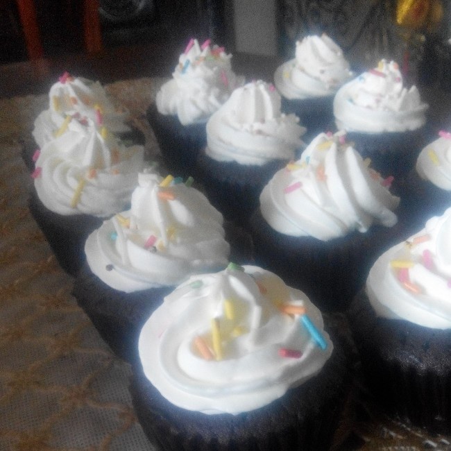 古典巧克力cupcake配马斯卡彭奶油霜