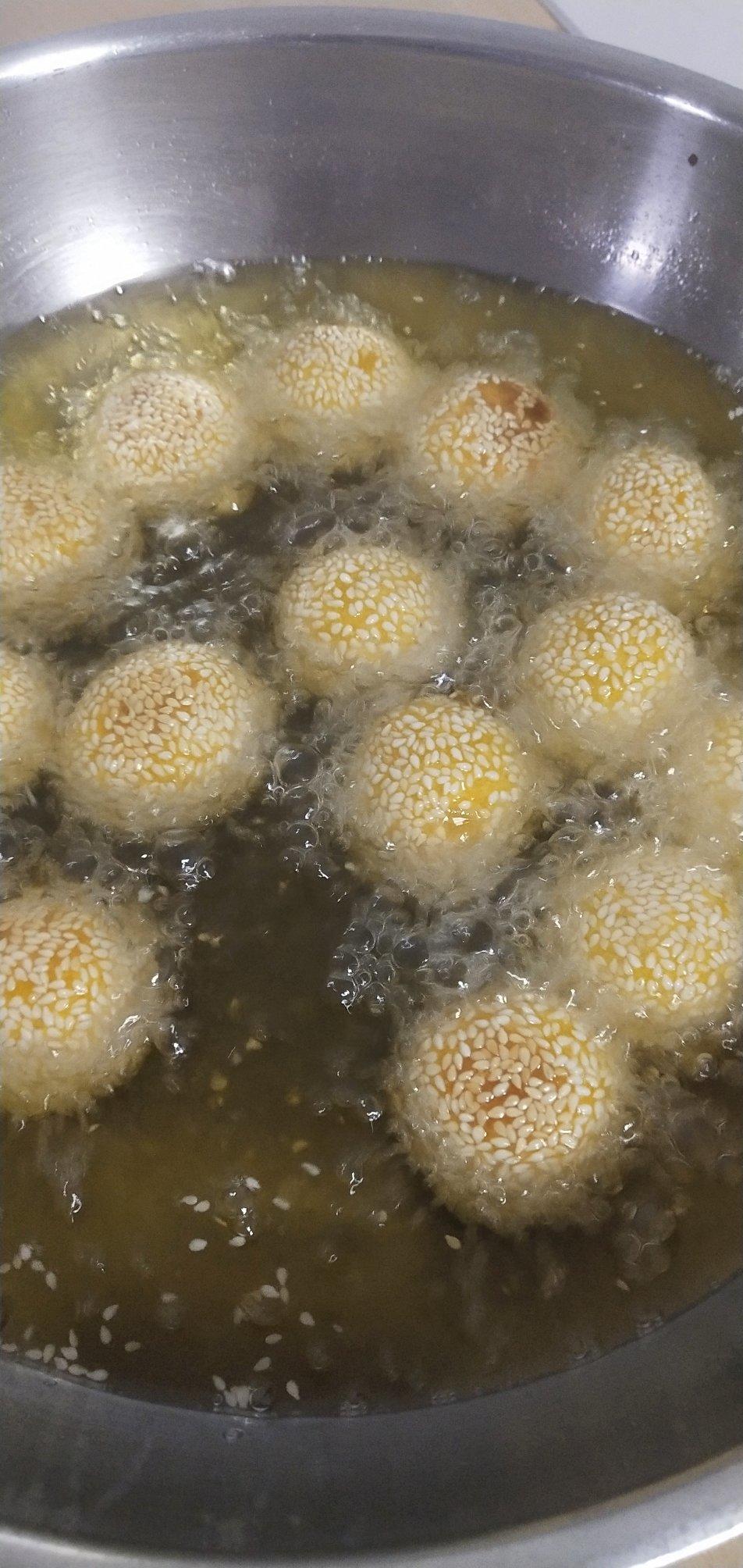 黄金球之一（南瓜芝麻球）