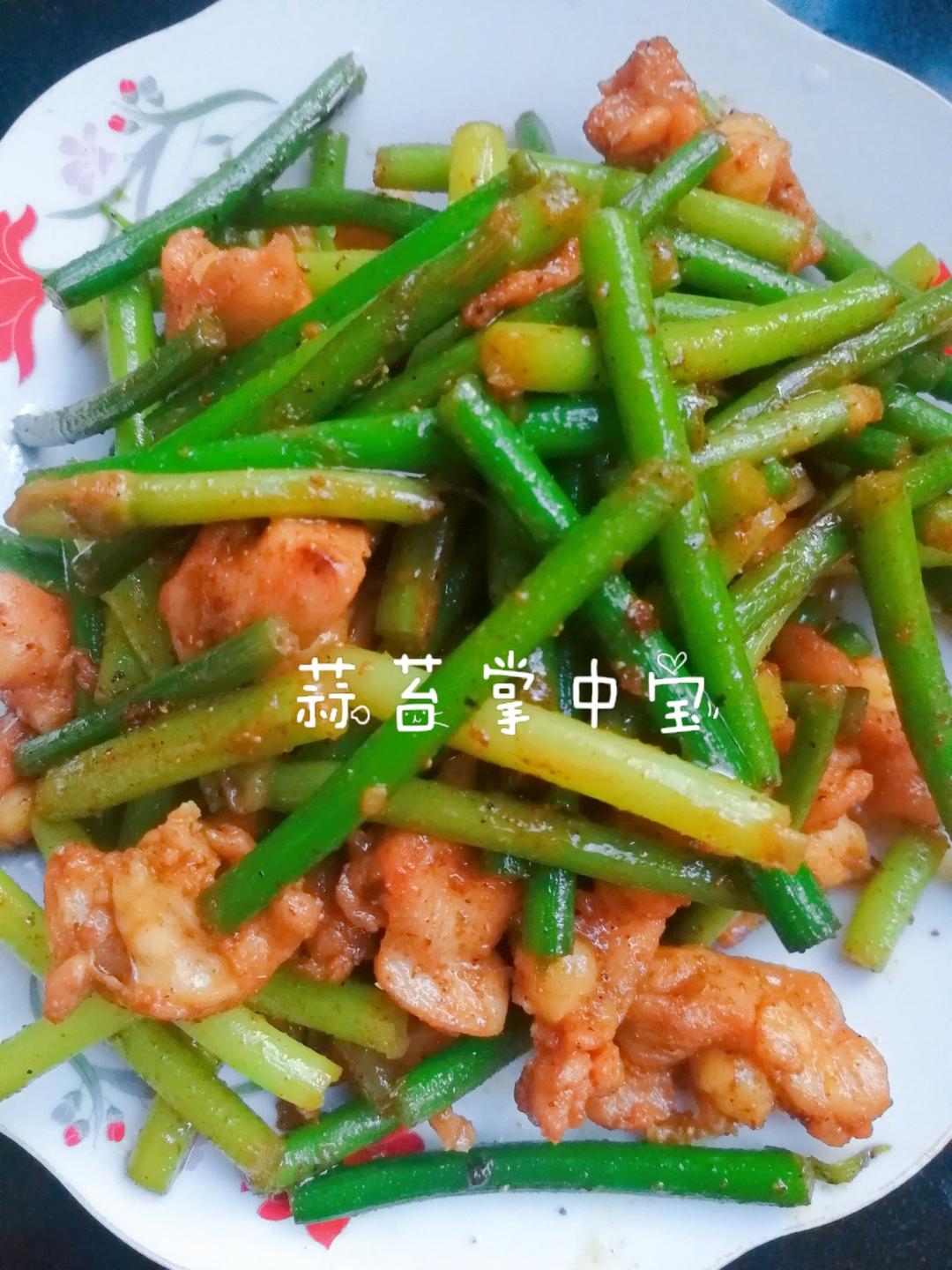 厨房小白零失败：掌中宝炒蒜苔