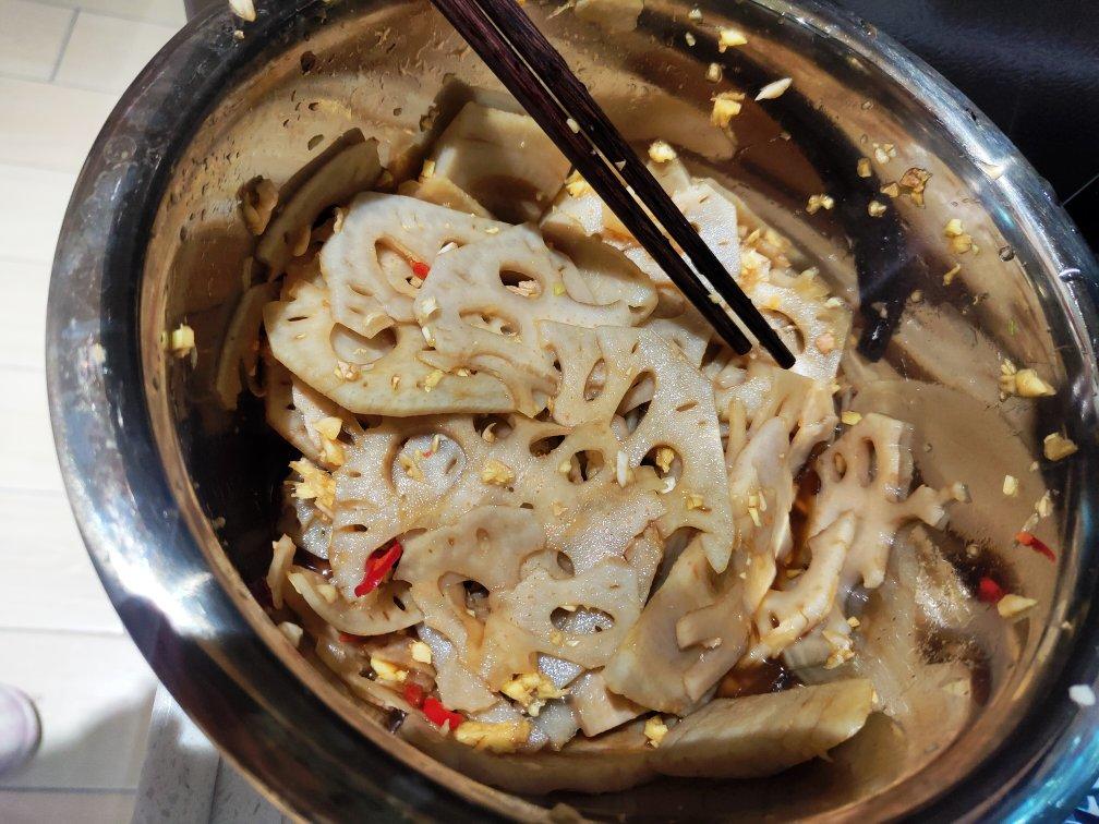 做法特别简单的爽口凉拌藕片