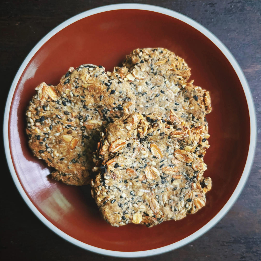 素食:有机燕麦芝麻大饼干
