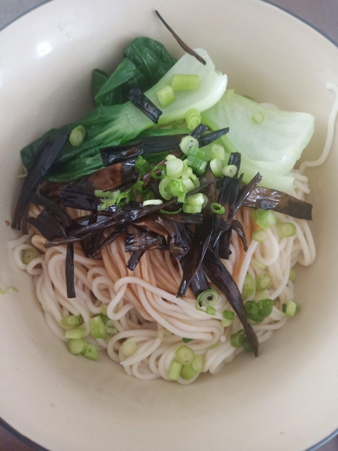 葱油拌面 每个人的心中都有一碗葱油面 经典又快手